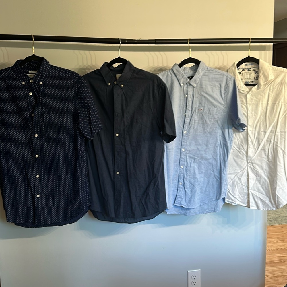 Men’s Button Down Shirts (4) Size Medium